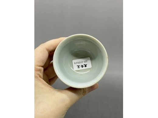 豆青八卦纹杯