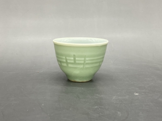 豆青八卦纹杯