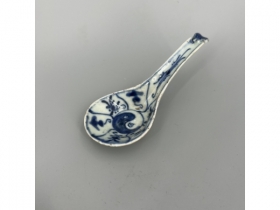 青花花卉纹勺