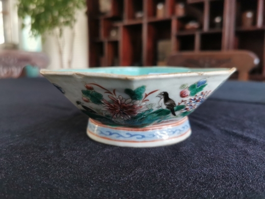 粉彩花鸟博古碗