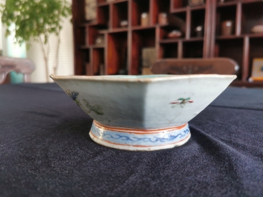 粉彩花鸟博古碗