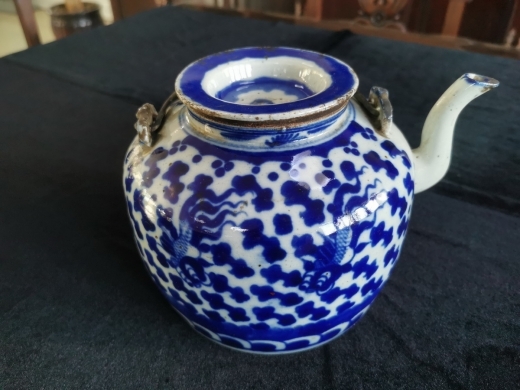 青花鱼藻纹茶壶