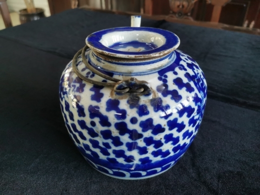 青花鱼藻纹茶壶