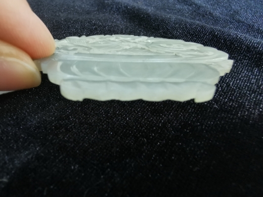 白玉三多花篮佩