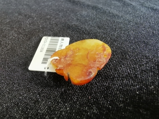 白玉沁色佛像