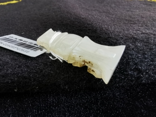 白玉兽纹花觚饰