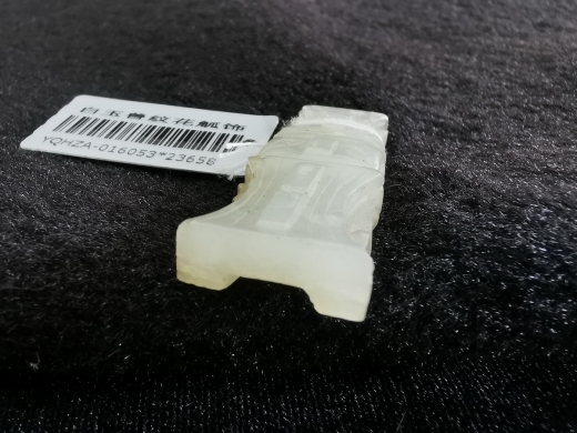 白玉兽纹花觚饰