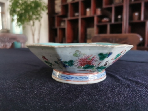 粉彩花鸟博古碗