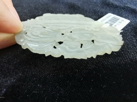 白玉三多花篮佩