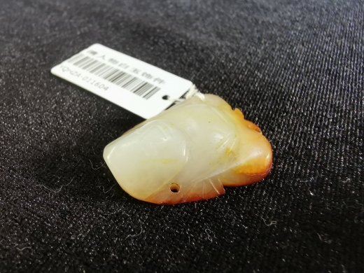白玉沁色佛像