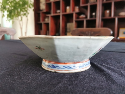 粉彩花鸟博古碗