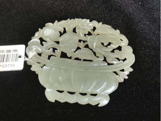 白玉三多花篮佩