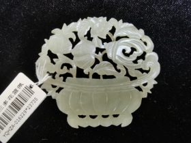 白玉三多花篮佩