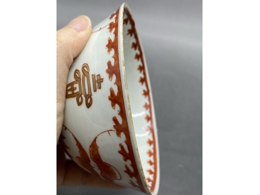 矾红描金福寿纹盖碗