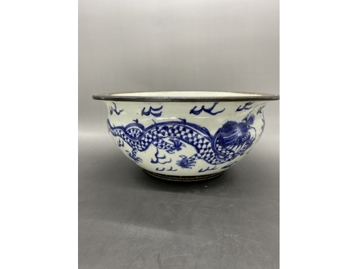 铁釉青花双龙戏珠大香炉