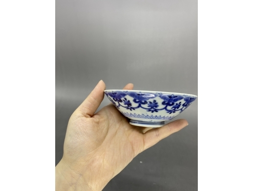 青花花蝶璎珞纹斗笠茶盏