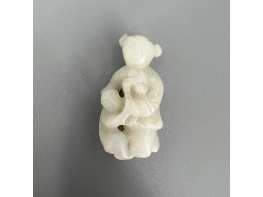 玉雕持莲童子挂件