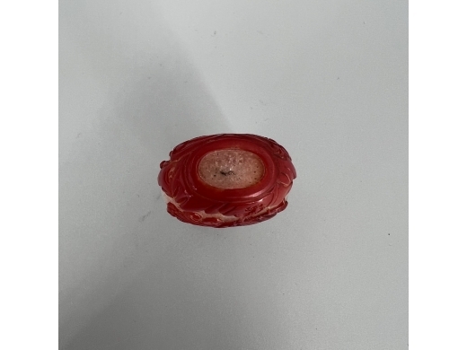 红套料烟壶