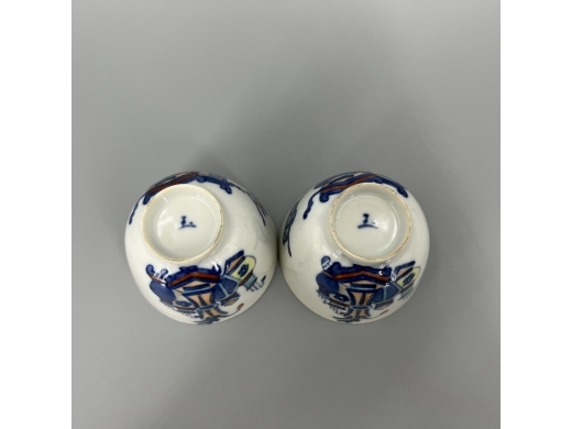 青花加彩博古纹杯