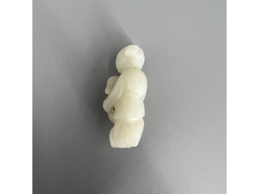 玉雕持莲童子挂件