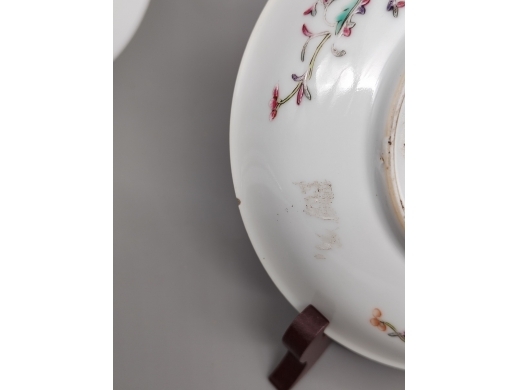 粉彩花卉盘