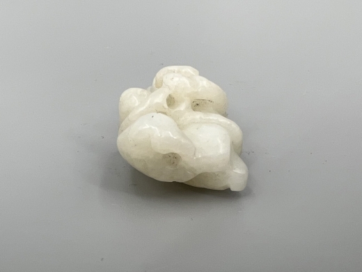 玉雕持莲童子挂件