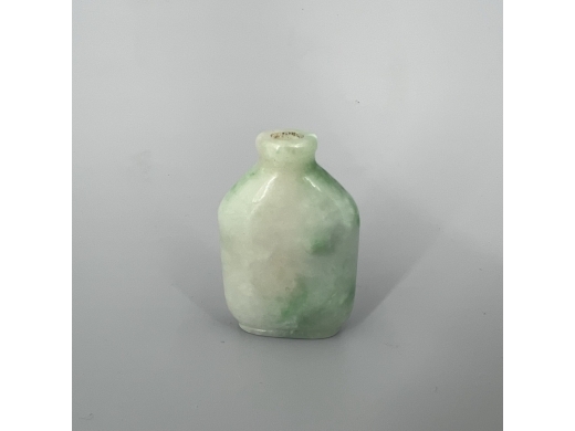翡翠雕烟壶