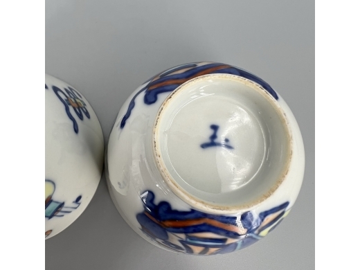 青花加彩博古纹杯