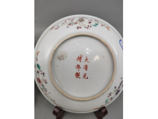 粉彩花卉盘