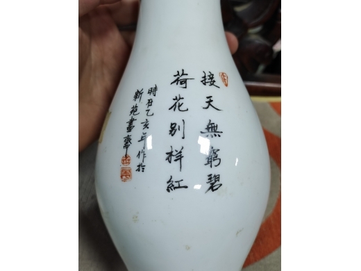 粉彩仙鹤橄榄瓶