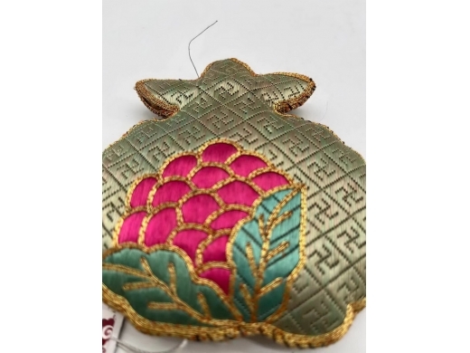 绣花石榴挂饰