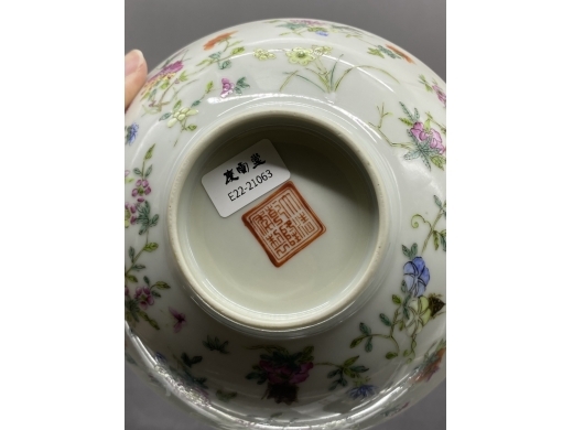 粉彩四季花卉纹碗