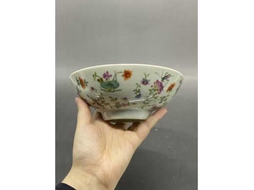 粉彩四季花卉纹碗