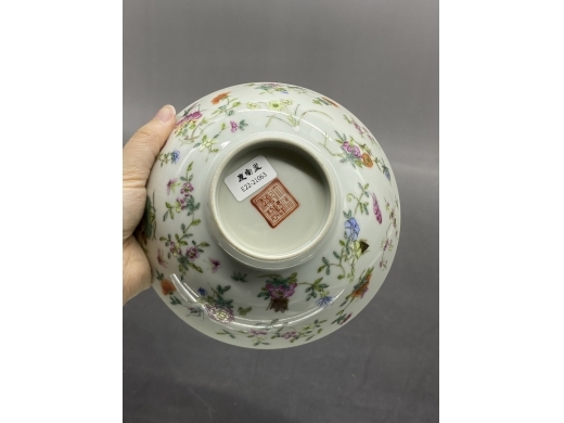 粉彩四季花卉纹碗