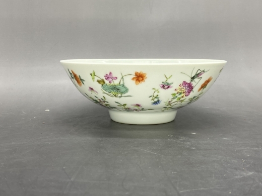 粉彩四季花卉纹碗