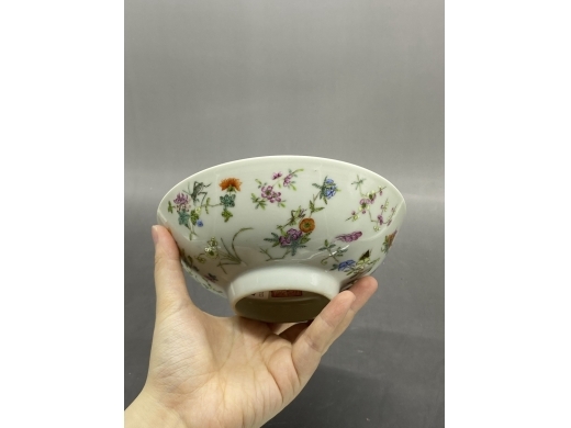 粉彩四季花卉纹碗