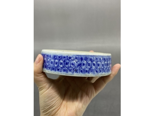 青花锦地砚台