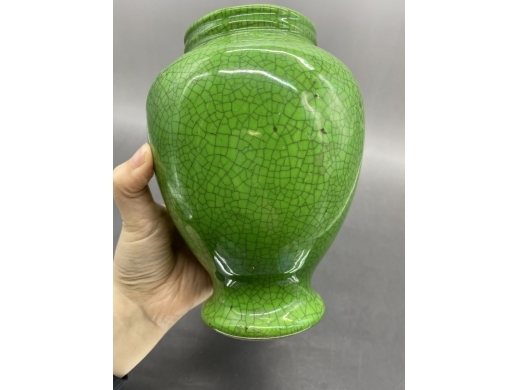 绿哥釉龙纹瓶