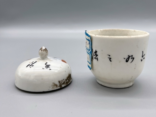 粉彩花卉盖罐
