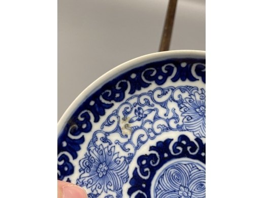 青花淡描缠枝花卉纹盘