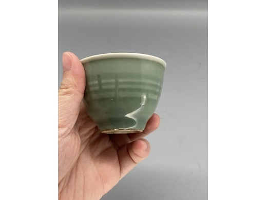 豆青八卦纹杯