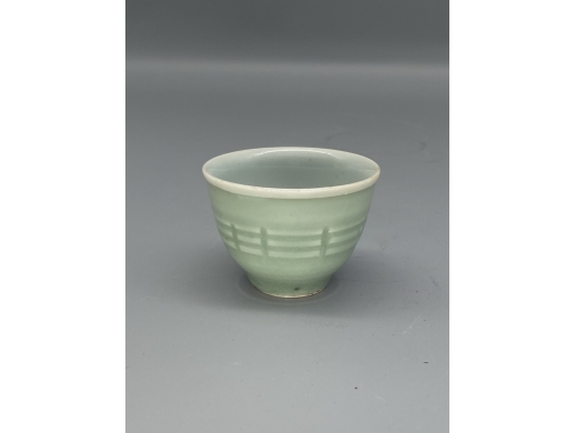 豆青八卦纹杯