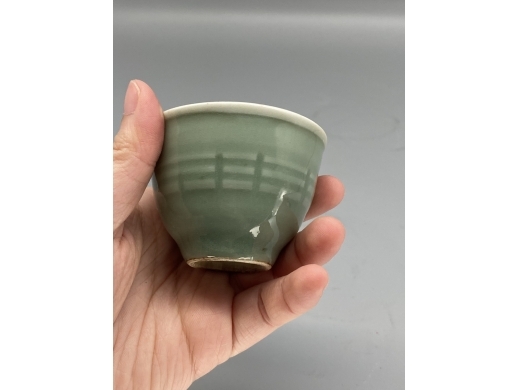 豆青八卦纹杯