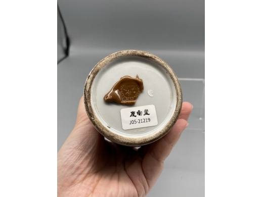 浅绛彩山水笔筒