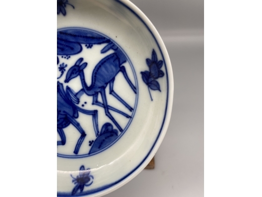 青花爵鹿封猴纹盘