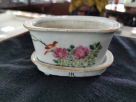 粉彩花鸟花盆（套）