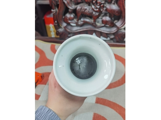 豆青釉高加白刘海戏金蟾瓶