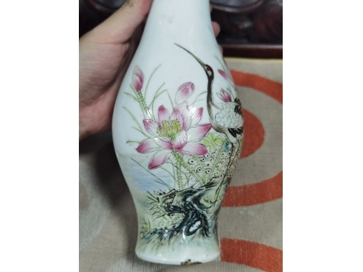 粉彩仙鹤纹橄榄瓶