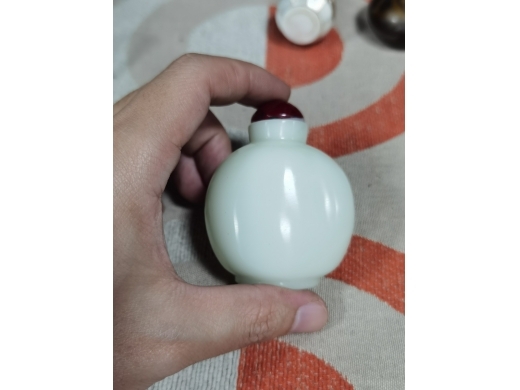 料仿白玉鼻烟壶