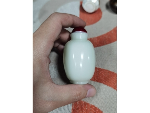 料仿白玉鼻烟壶